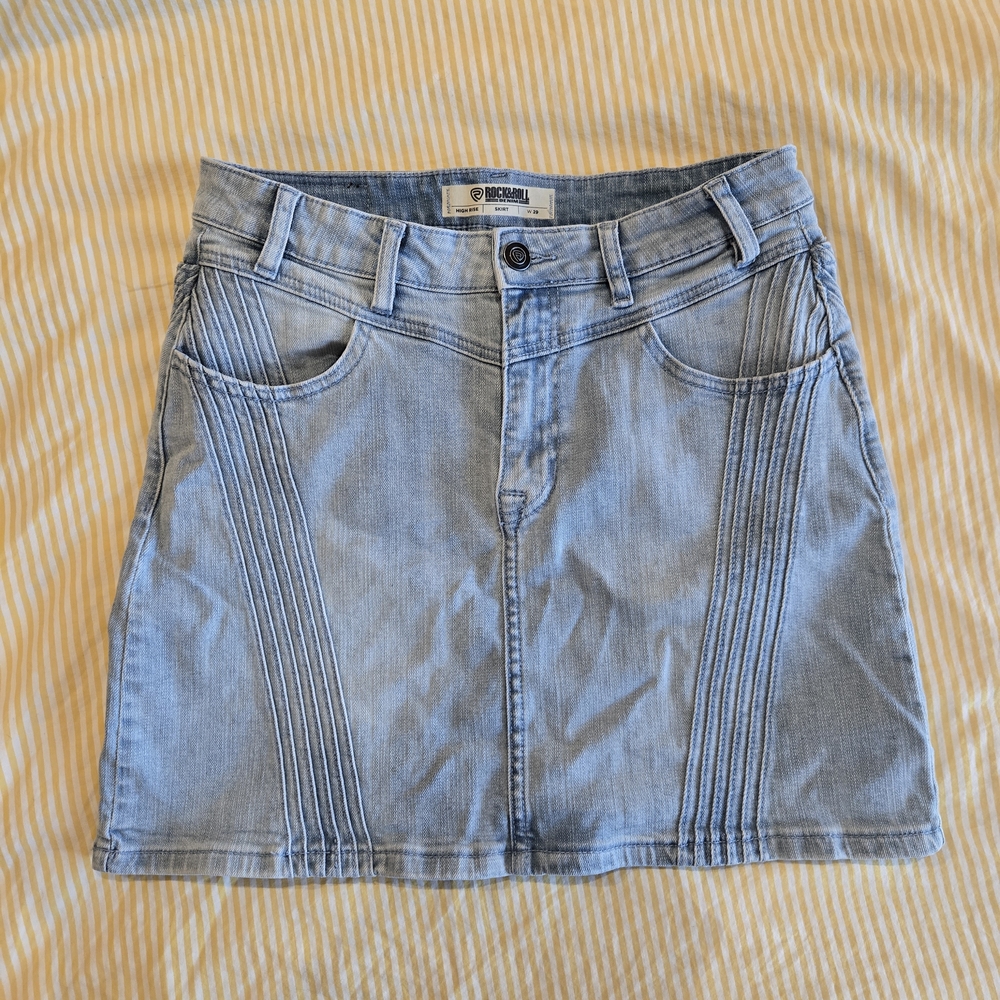 Rock & Roll Cowgirl | High-Rise Jean Skirt | Light Wash | Size 8